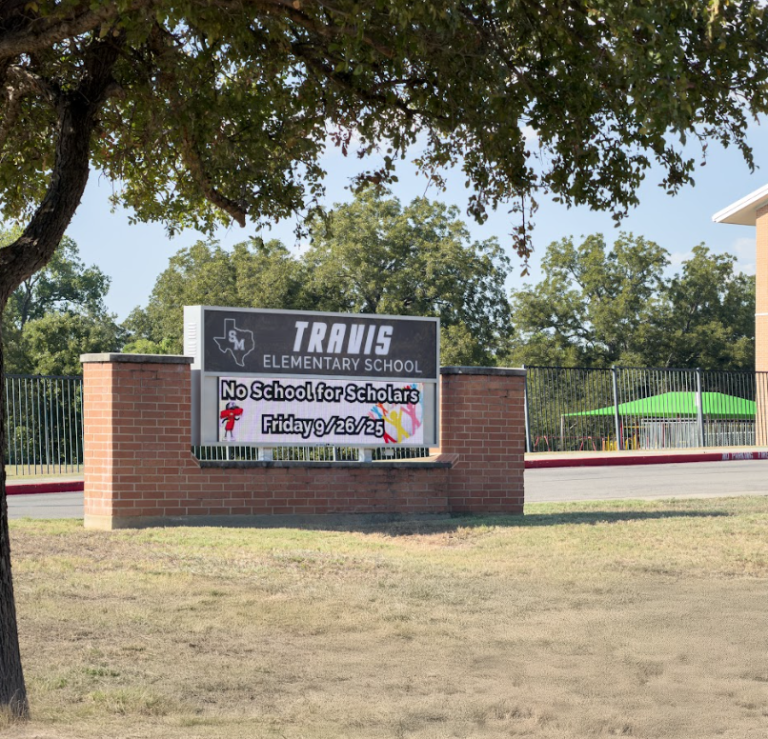 school-led-sign-travis-elementary-no-school-texas
